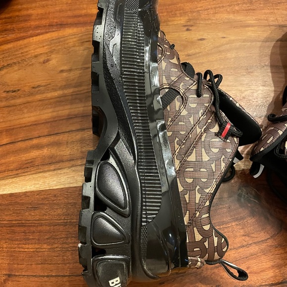 Burberry Monogram print arthur sneakers - Picture 10 of 15